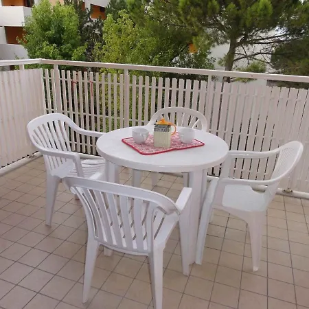 In 38354 Apartment *